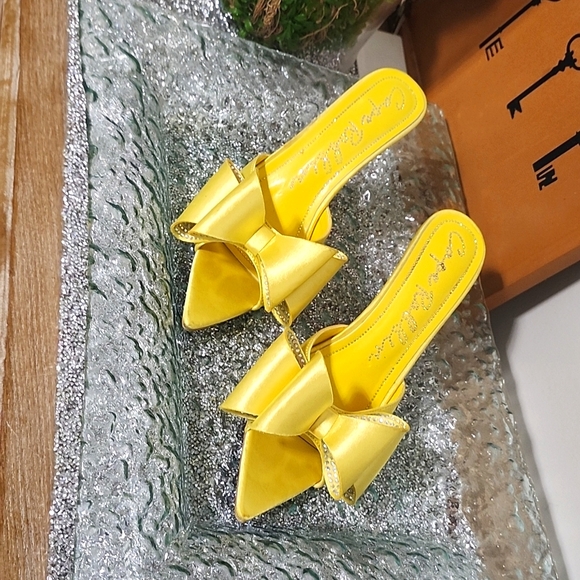 Shoes - Bright sparkly yellow heels